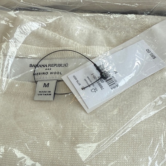 NWT - Banana Republic MERINO WOOL BOATNECK SWEATER - Picture 2 of 4